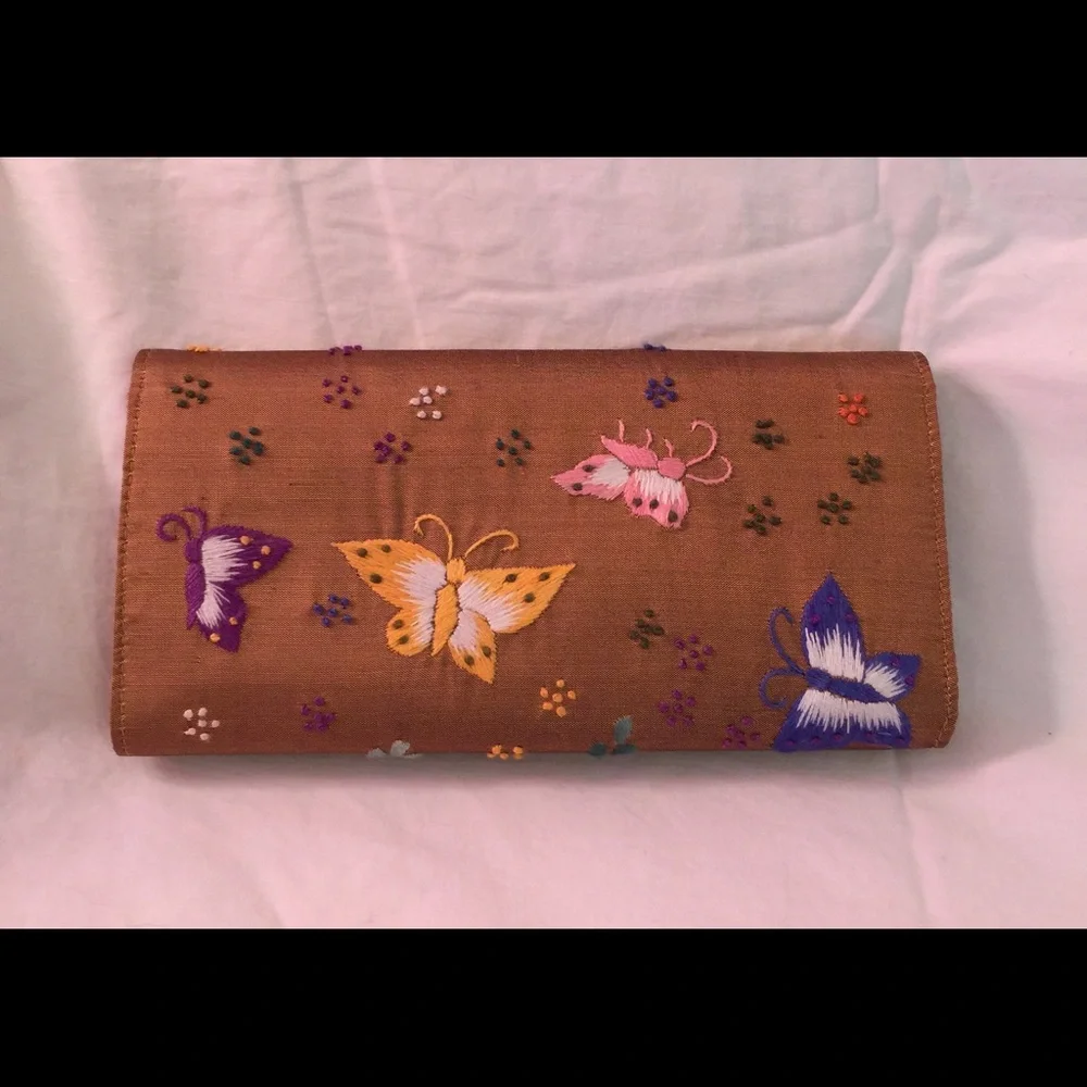 COPY - ⚡PRICE REDUCED!⚡️🦋Butterfly/Dragonfly Silk Clutch